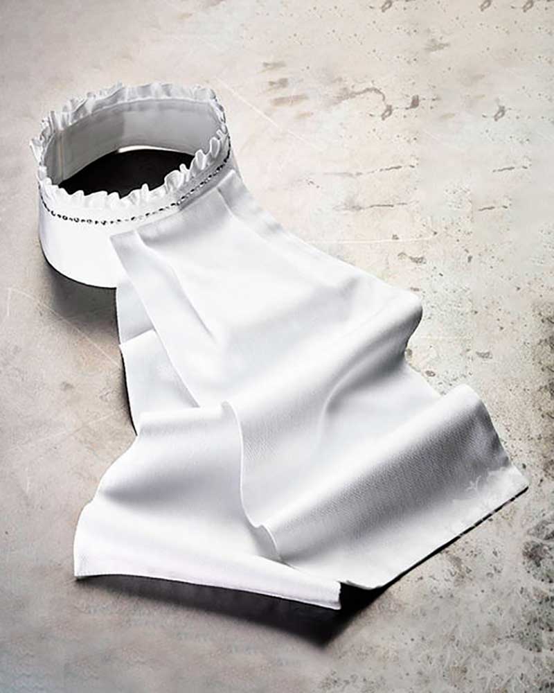 Women’s white cotton stock tie with pleated collar and crystals – Freestyle - Equiline