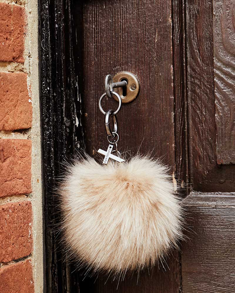 Llavero pompón de pelo sintético marrón claro modelo Lomitos de Kingsland Dressage