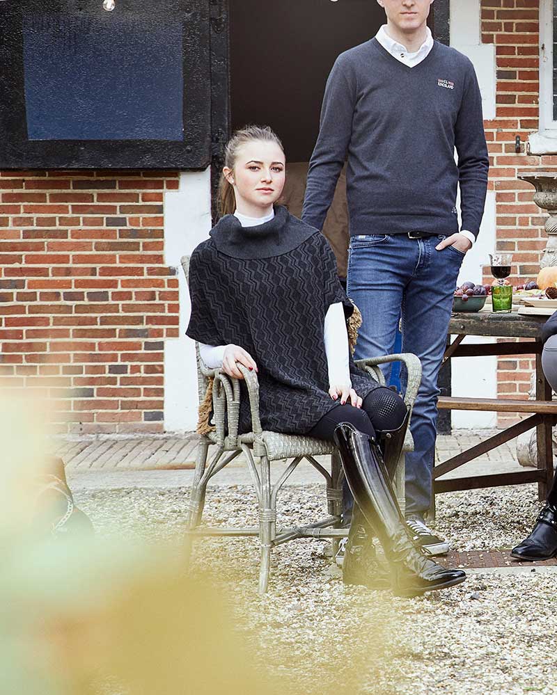 Dark grey and black knitted poncho with high collar for women Blanco - Kingsland