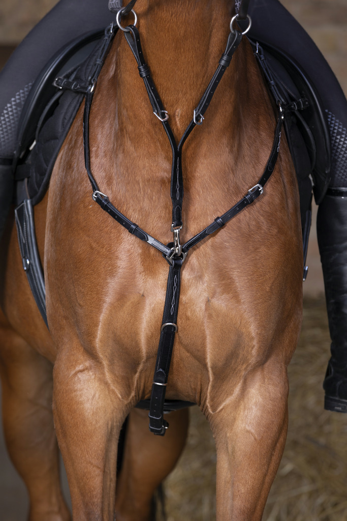 Black hybrid breastplate with scissors - Eric Thomas