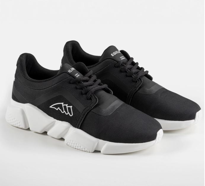 Zapatillas deportivas negras con la suela en blanco para mujer - Equiline