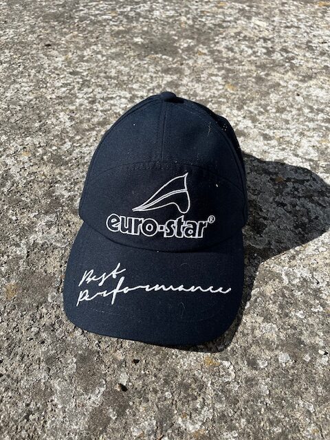 Navy blue cap with mesh back and front logo, unisex – Competition model - Euro-Star