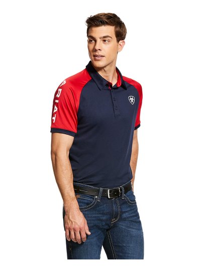 Polo azul marino y rojo de manga corta con el logo blanco en la parte superior derecha delantera para hombre modelo Team - Ariat