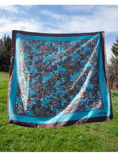 Pañuelo de tacto sedoso de 90x90cm con motivos equinos en azul, azul marino, beige y marrón modelo Annan - HV Polo