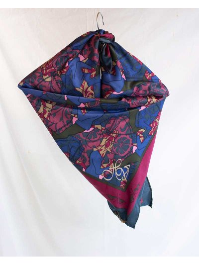 Pañuelo de tacto sedoso de 90x90cm con motivos equinos en rosa, azul marino, beige y negro modelo Annan - HV Polo