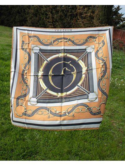 Foulard de seda con estampado de bridas e ilustraciones de equitación Shangai - Vestrum