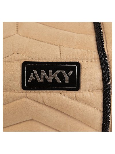 Light brown dressage saddle pad (amphora) with horizontal zigzag embroidery and a shiny cord of black stones - Anky - imagen 3