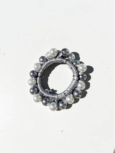 Hair tie with grey elastic and pearl-like beads for competition - Waldhausen